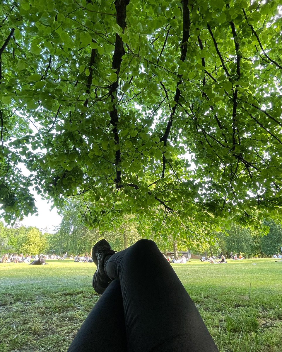 First ’chilling under a tree in a park because you’re early’ day! #chilling #parkchill #stjamespark #outdoors #sunnyday