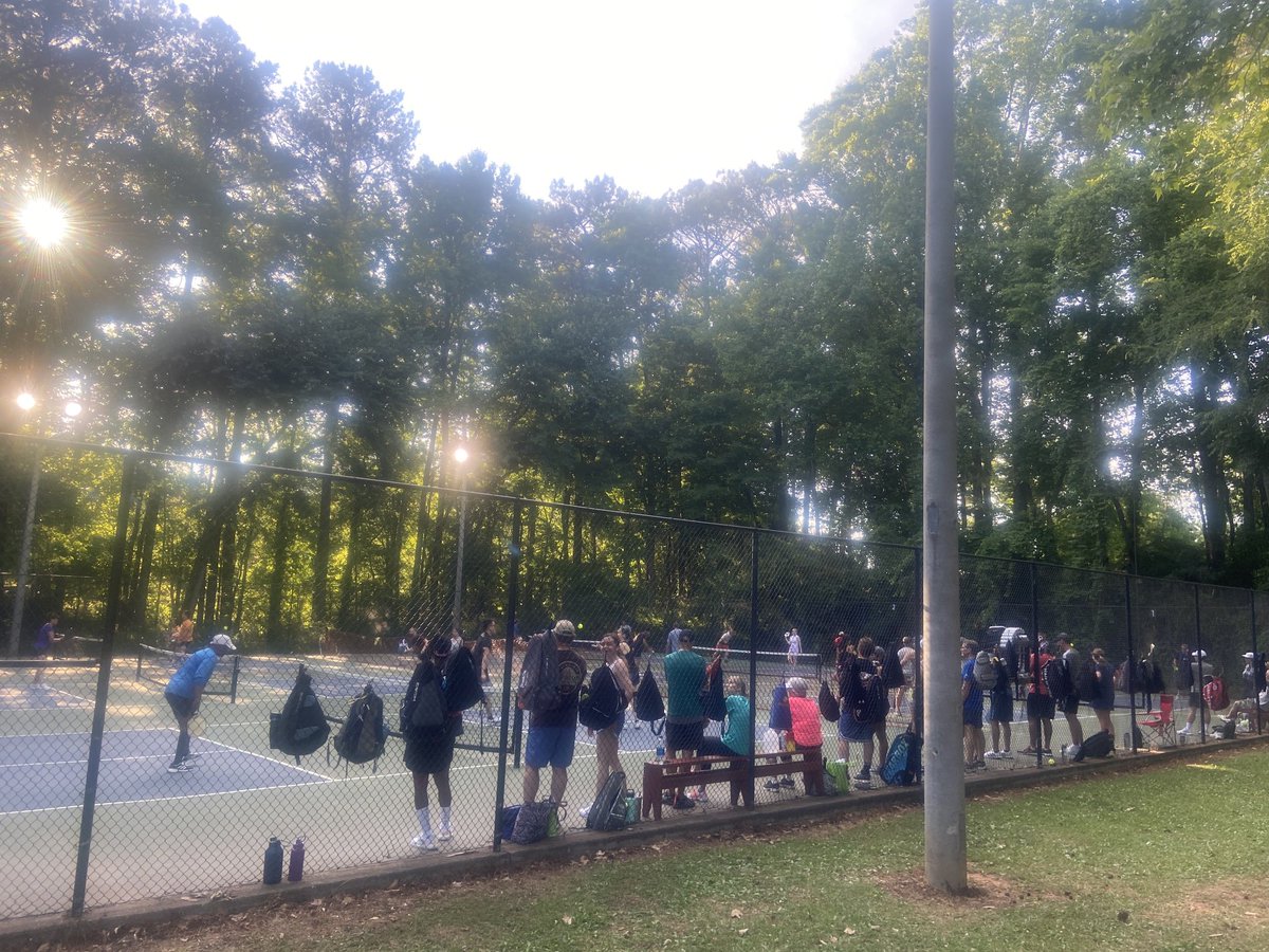 ATLpickleball's tweet photo. Just another evening of pickleball around Atlanta. 20 people waiting to play. If only ⁦@ATLParksandRec⁩ built courts.  ⁦@PPAtour⁩ https://t.co/HPOuJwzWKl