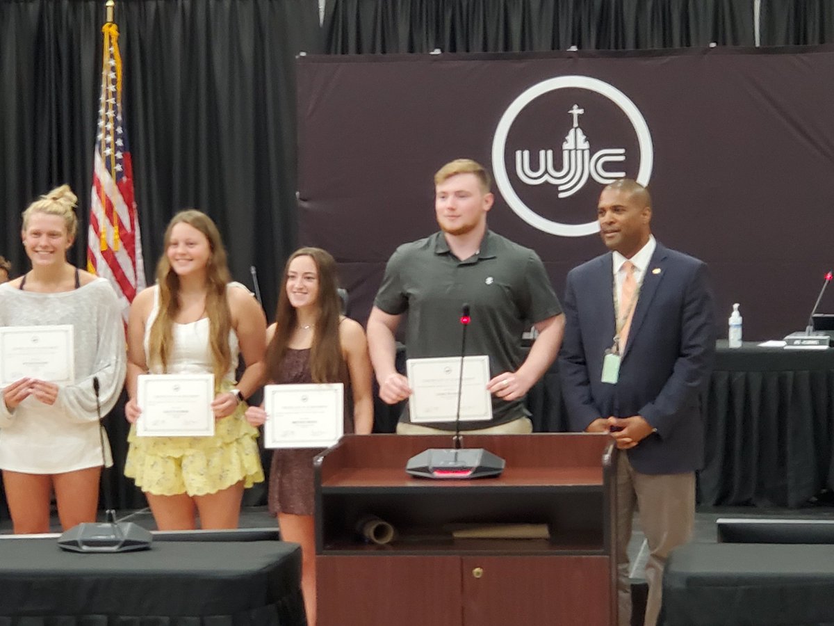 JHSEagles_Swim's tweet photo. School Board recognition night for our amazing swimmers! https://t.co/DndOqWvzMy