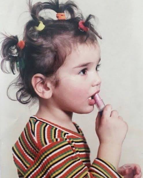 happierdam's tweet photo. — a thread of dua lipa, but she grows older as you keep scrolling: https://t.co/VSDDbZs0GR