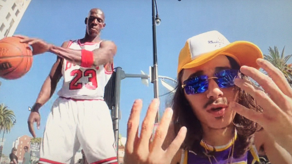 keydrik's tweet photo. ima tell my kids this michael jordan and steve nash😭😭😭😭 @_babytron @_ColeBennett_ https://t.co/xNYjI6Zsd1