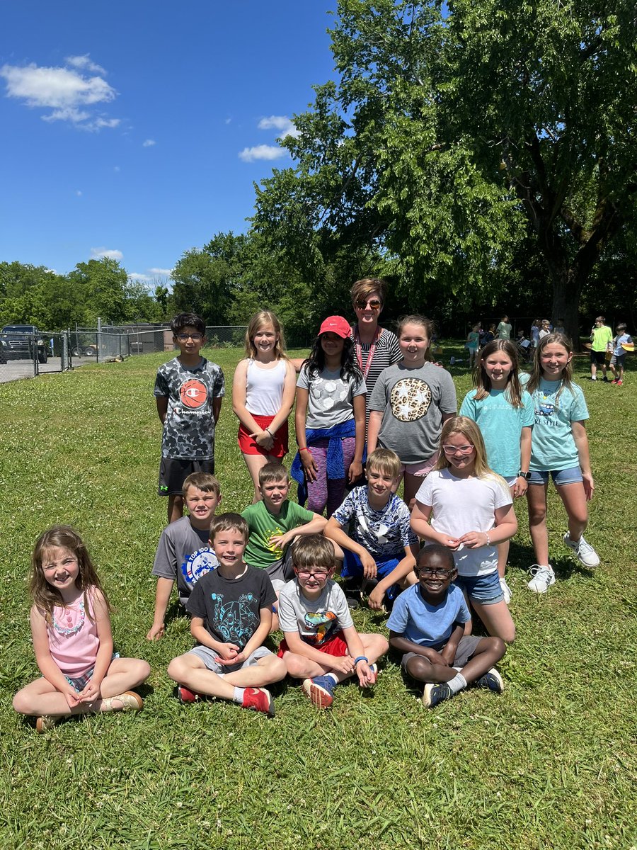 JCopelandMSE's tweet photo. Love these sweet Energy Bus friends! We are going to miss our 5th graders! https://t.co/8cuOc75W3G