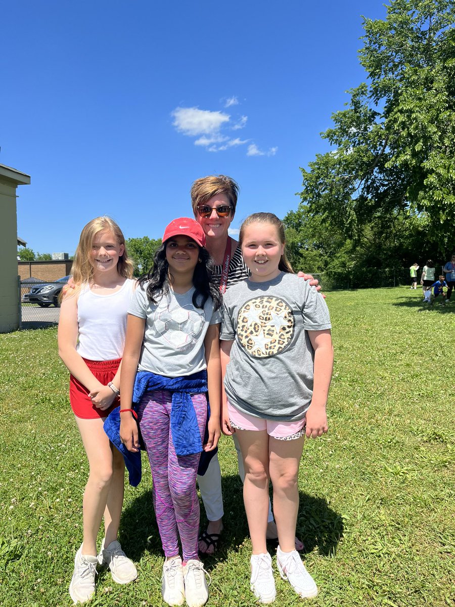 JCopelandMSE's tweet photo. Love these sweet Energy Bus friends! We are going to miss our 5th graders! https://t.co/8cuOc75W3G