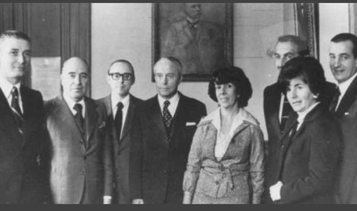 jdelrio70's tweet photo. Oye pero, acá no veo ninguna bandera chilena ni cantaron la canción nacional cuando terminaron su trabajo. ¿Será por que no hicieron una constitución para Chile?
#FachosQlios https://t.co/2byoJKvqU5