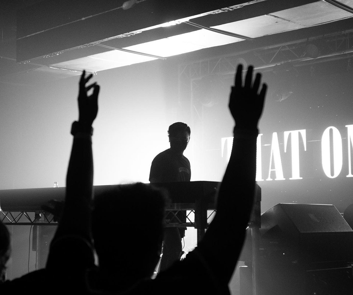 itsthatonescrub's tweet photo. ty to everyone who got wavy with me at my headline show at hb 🌊 had an amazing time performing alongside @mannysqueezed, @svmamusic, @complexcolors, @novahture, @l4ncelotmusic, &amp; @leedottv 🤘

listen to my set from that night at https://t.co/D6qHUifrFq

📸: @kaea_hawaii https://t.co/PFyJJnIqfb