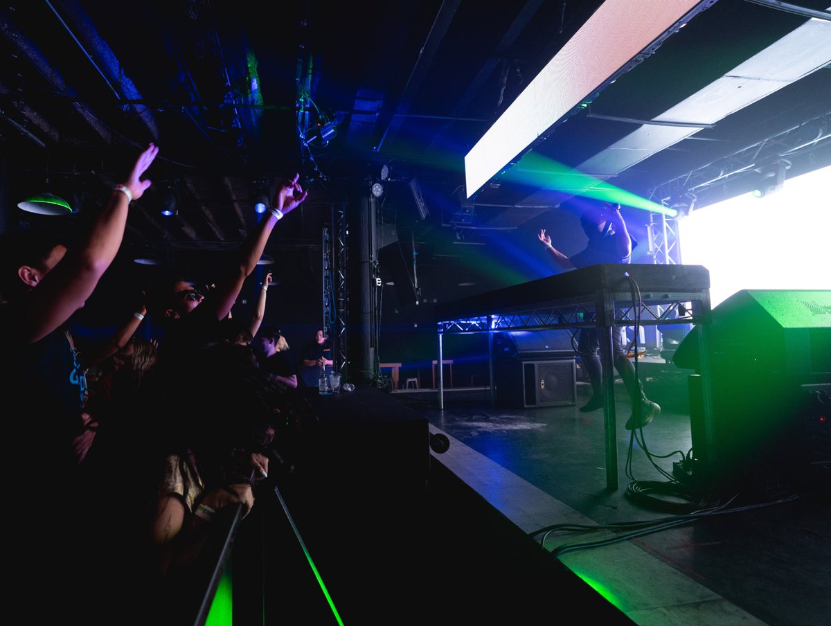 itsthatonescrub's tweet photo. ty to everyone who got wavy with me at my headline show at hb 🌊 had an amazing time performing alongside @mannysqueezed, @svmamusic, @complexcolors, @novahture, @l4ncelotmusic, &amp; @leedottv 🤘

listen to my set from that night at https://t.co/D6qHUifrFq

📸: @kaea_hawaii https://t.co/PFyJJnIqfb