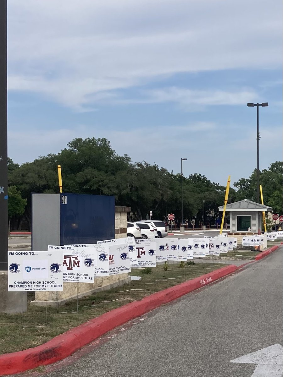 RMourning's tweet photo. @SamChampionHS class of 2022!!  We got some autographs today!! #SeniorSigns #WeAreChampion @BoerneISD @PrincipalBeto https://t.co/qS2U7iuf8w