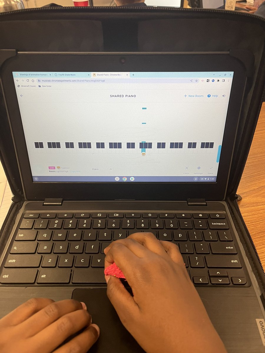 Today 4th graders at @moore_magnet explored with Chrome Music Lab as we continue to discuss forms of energy including sound energy. @WSFCS_Science #MooreSTEAM