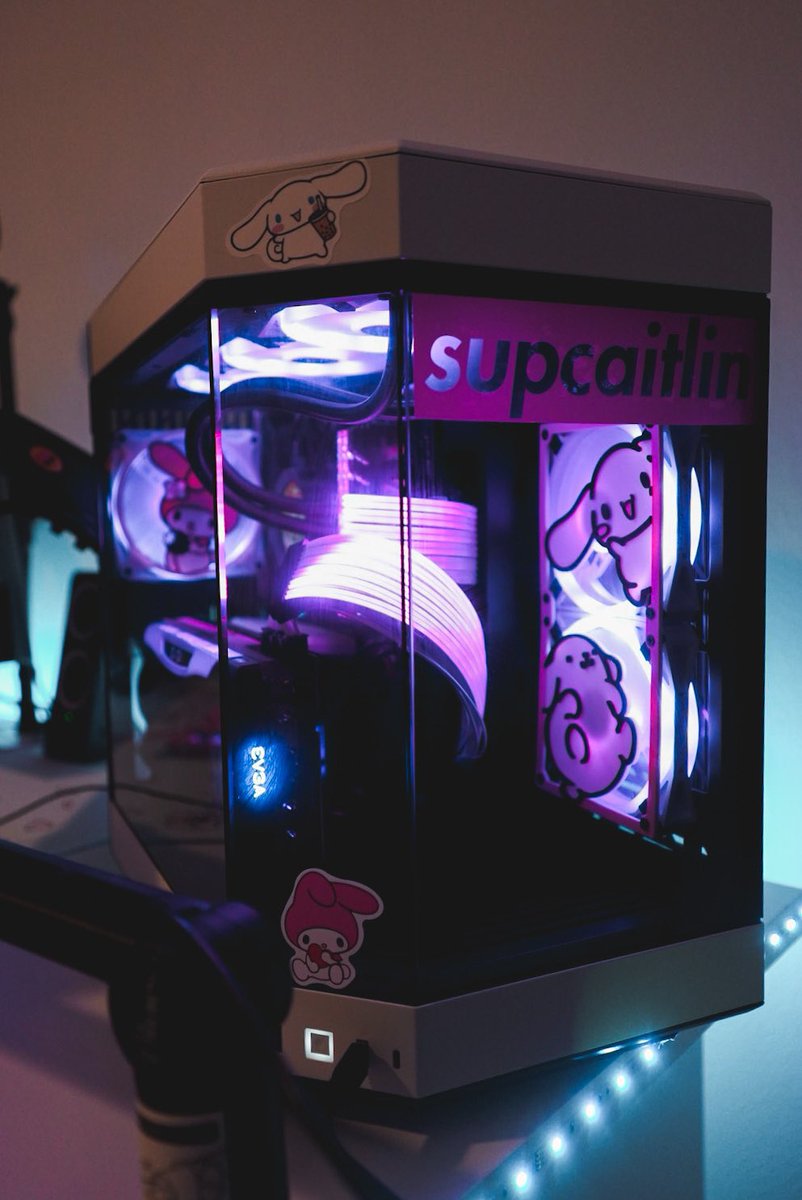 suppycaitlin's tweet photo. MY NEW PC IS SOOOO CUTE OMG 💗 ty @bubbleteabuilds for making my dream pc! https://t.co/7nKcYUJTAS