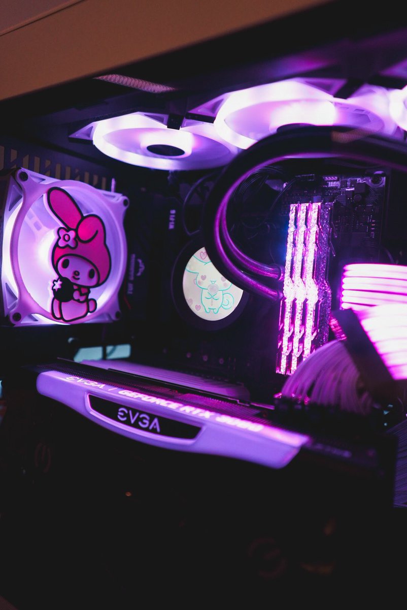 suppycaitlin's tweet photo. MY NEW PC IS SOOOO CUTE OMG 💗 ty @bubbleteabuilds for making my dream pc! https://t.co/7nKcYUJTAS