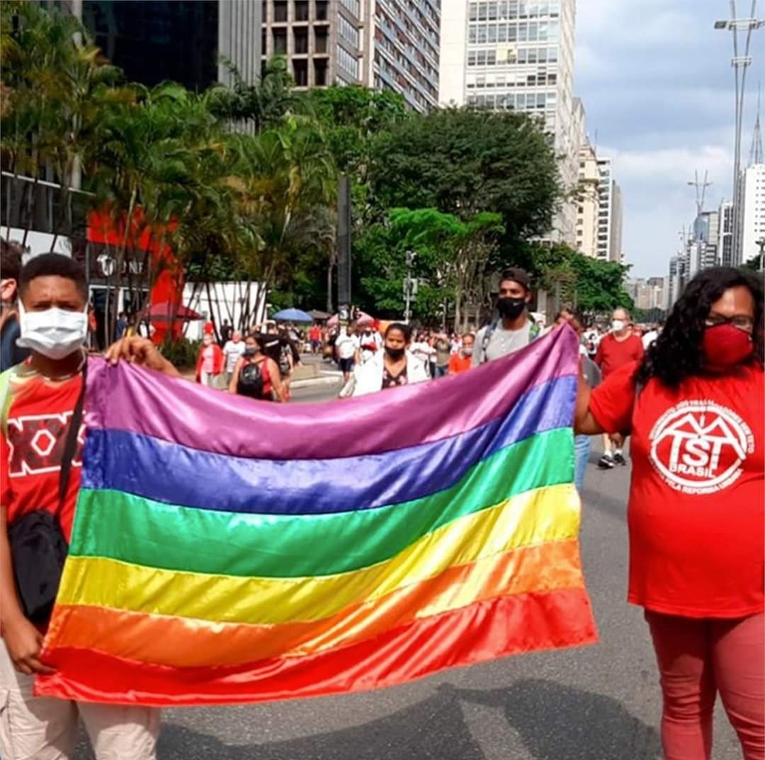MTST_RS's tweet photo. #Repost @mtstbrasil 

17 de Maio. Dia Internacional de Combate à LGBTFobia.

"Qualquer maneira de amor vale a pena. Qualquer maneira de amor vale amar"(...)

Amar e ser amade é um direito! Ser quem somos também. É pela vida de todos, todas e todes! https://t.co/sZHyQWmdQ8