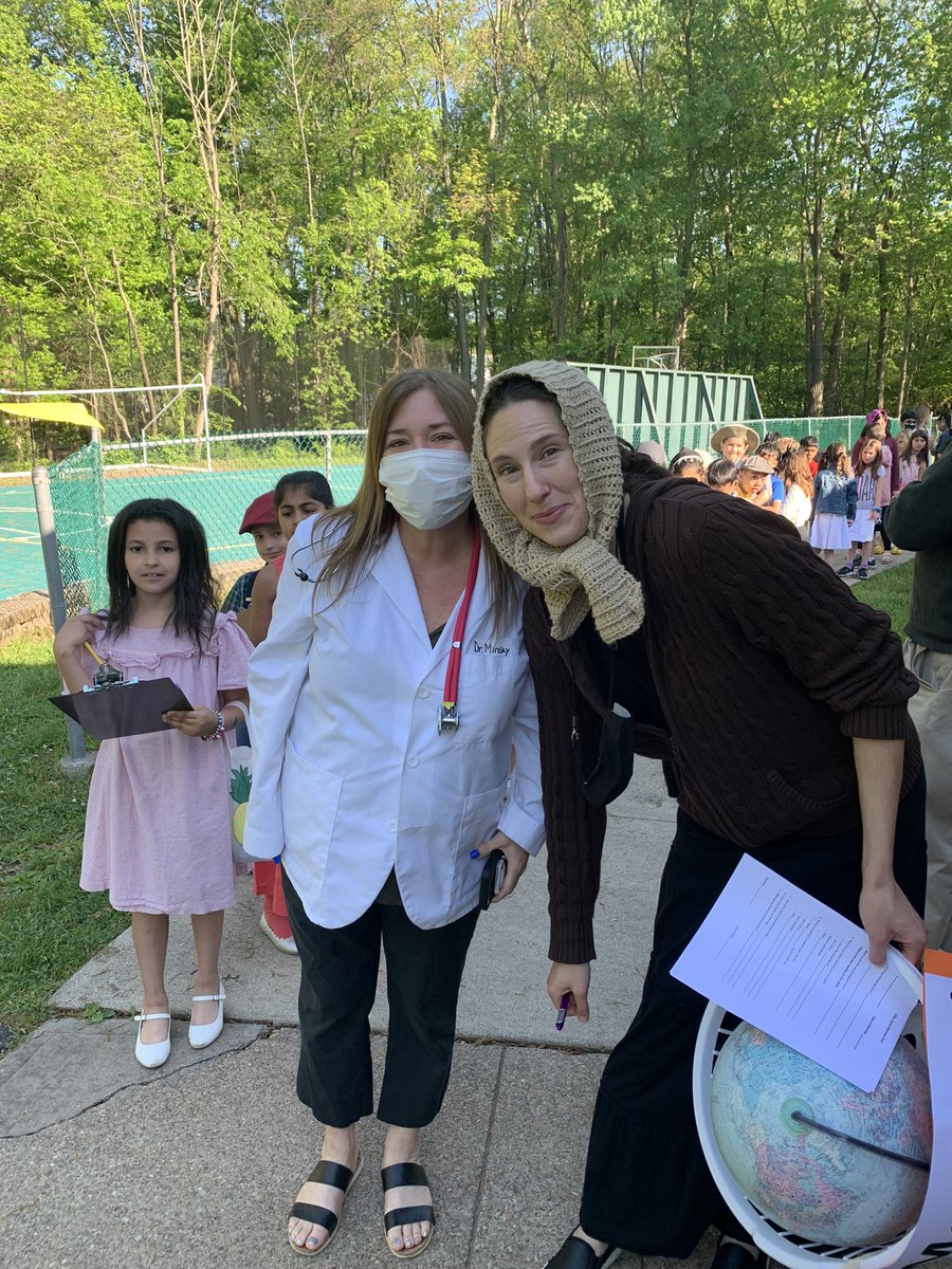 RocksGrade2's tweet photo. The second grade had a great time learning about immigration today. https://t.co/7jnyVtwwnv