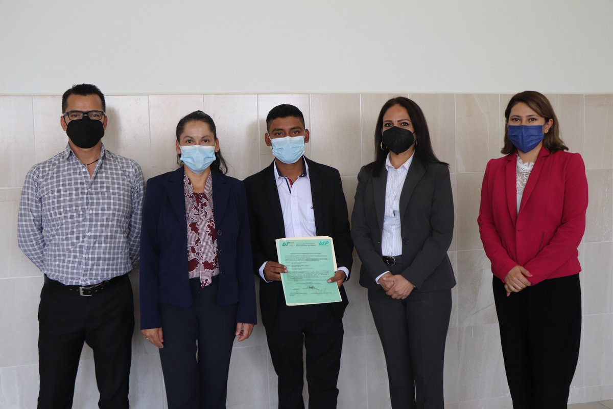 utsierrasuroax's tweet photo. Felicitamos a las y los egresados 🙋‍♀️🙋‍♂️ de la Licenciatura en Gestión de Negocios y Proyectos, quienes presentaron con éxito su Defensa de Memoria de Estadías. 
Cumpliendo con el protocolo correspondiente, el Jurado Calificador integrado por docentes de la #UTSSO.
#SomosUTSSO https://t.co/d5MyG7ZM2q