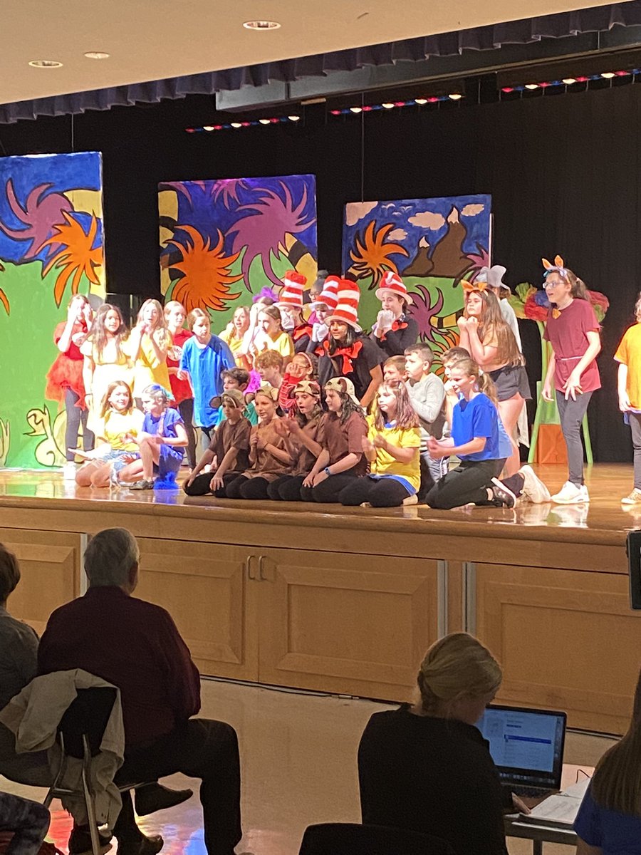 MrKilian_SRE's tweet image. Standing room only tonight at SRE. Students in 5th and 6th grade star in Seussical!!! @LCSDFineArts #srecommunity #Seussical @LCSDOfficial
