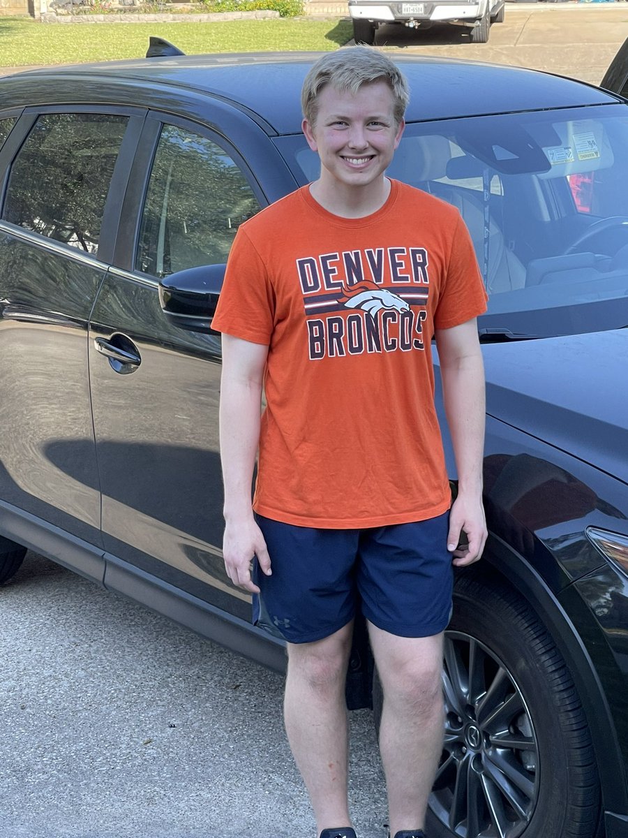 CaiaBrotzman's tweet photo. Look who made it home!  He rocked his first year in neuroscience! I don’t know who is more happy to have him home us or Lucy!  @UTAustin @TexasScience @SamuelBrotzman2 @SBrotzman @Gregbrotzman https://t.co/UkpzwkJ86j