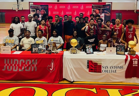 JudsonHoops1's tweet photo. Two Rockets sign today. Wishing Mason Wallace and Christian Pillow the best going into their college careers. #rocketpride #ProtectTheBrand @JudsonHoops1 @JISD_ATHLETICS @kingpillowsa
@ykdvmas @thefuelonline @CoachJAlcala @coachwacker @TLUbasketball https://t.co/mz5vWoiOGF