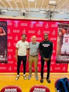 JudsonHoops1's tweet photo. Two Rockets sign today. Wishing Mason Wallace and Christian Pillow the best going into their college careers. #rocketpride #ProtectTheBrand @JudsonHoops1 @JISD_ATHLETICS @kingpillowsa
@ykdvmas @thefuelonline @CoachJAlcala @coachwacker @TLUbasketball https://t.co/mz5vWoiOGF