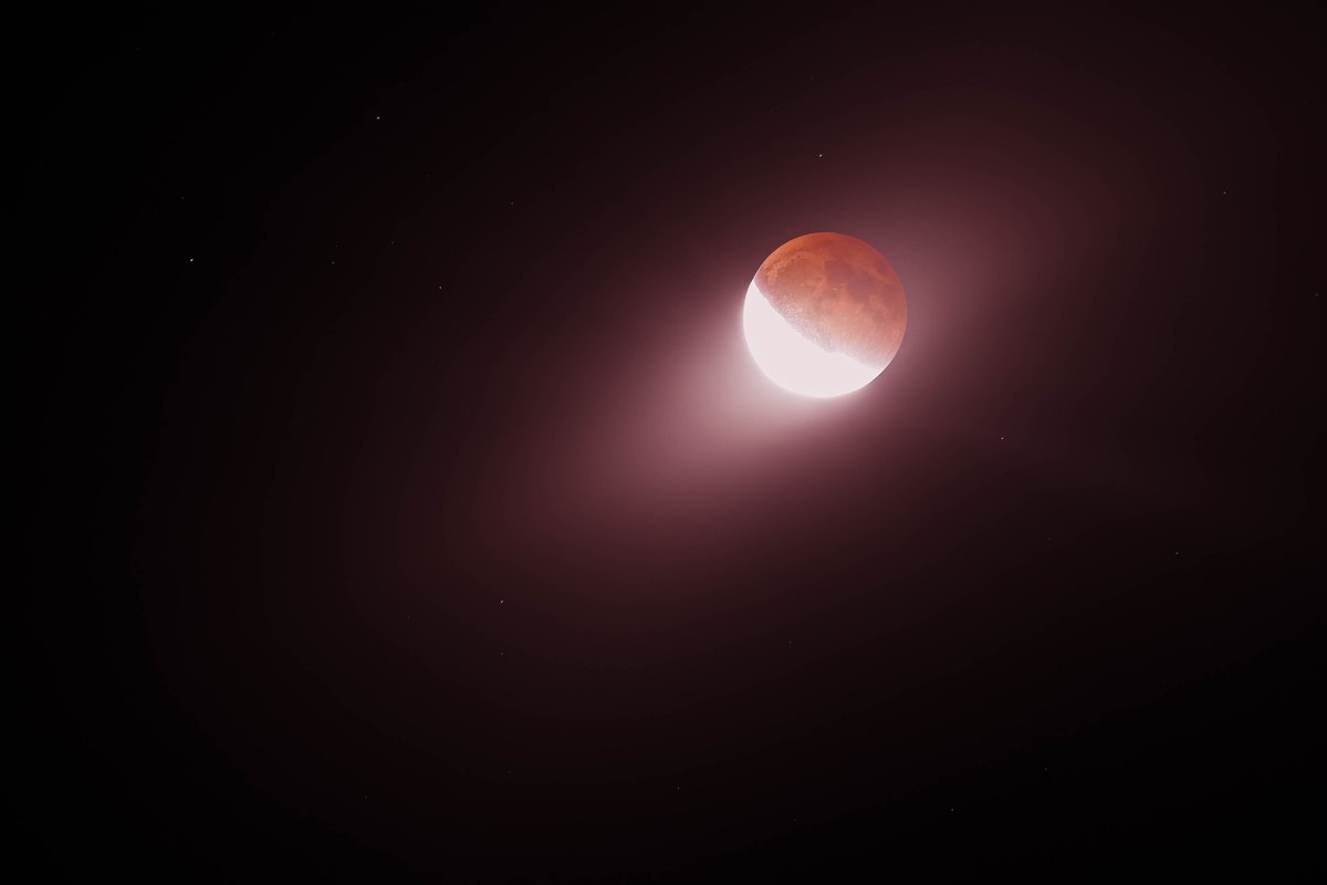 WallyCaptures's tweet photo. Some photos from the recent blood moon. I have been wanting to see a blood mood for a long time but the clouds were never in my favor until now. I have never done astral photography before but I may play with it some more in the future. https://t.co/nd5k93XMzV