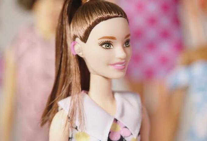 sumedico's tweet photo. 👏🏻 @Barbie se suma a la inclusión con el lanzamiento de una muñeca con discapacidad auditiva y vitiligo, entérate aquí 👇🏻
https://t.co/ytHOfXuxyU https://t.co/GUw4QWttC3