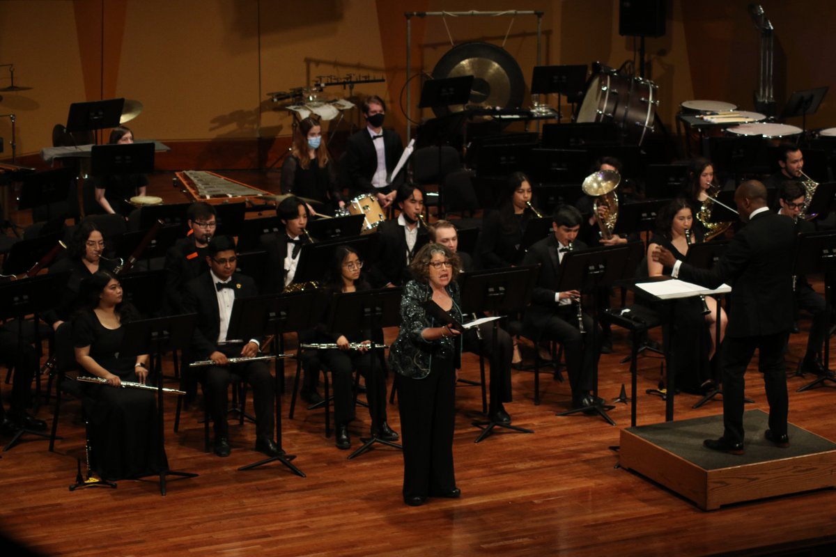 CSUFMusic's tweet photo. Dr. Nicole Baker performing William Bolcom's "Five Cabaret Songs" with #CSUFSymphonicWinds #CSUFMusic #CSUF #music #musicmajorlife https://t.co/mrCdGRF8dp