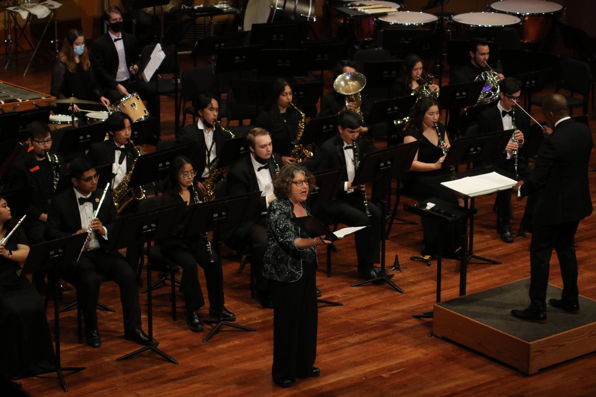CSUFMusic's tweet photo. Dr. Nicole Baker performing William Bolcom's "Five Cabaret Songs" with #CSUFSymphonicWinds #CSUFMusic #CSUF #music #musicmajorlife https://t.co/mrCdGRF8dp
