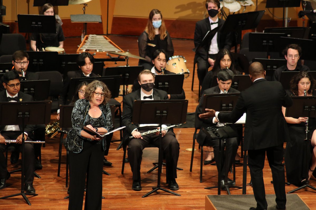 CSUFMusic's tweet photo. Dr. Nicole Baker performing William Bolcom's "Five Cabaret Songs" with #CSUFSymphonicWinds #CSUFMusic #CSUF #music #musicmajorlife https://t.co/mrCdGRF8dp