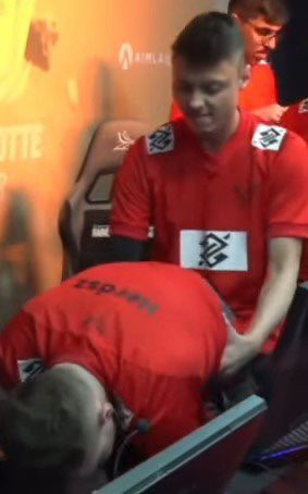 DoctorDrey_'s tweet photo. 120 de Ping está afetando a mente dos jogadores da W7M #SAMEPING https://t.co/qR8Si57QHV