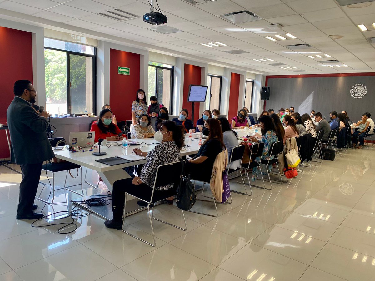 CONAVIM_MX's tweet photo. 2° día de capacitaciones para #PIPASEVM en @SEGOB_mx, con talleres en coordinación con el 2do objetivo, promover servicios de atención integral especializada,interseccional e intercultural. Contamos con la participación de 19 dependencias de la administración pública federal. https://t.co/YbkAz7ngNl