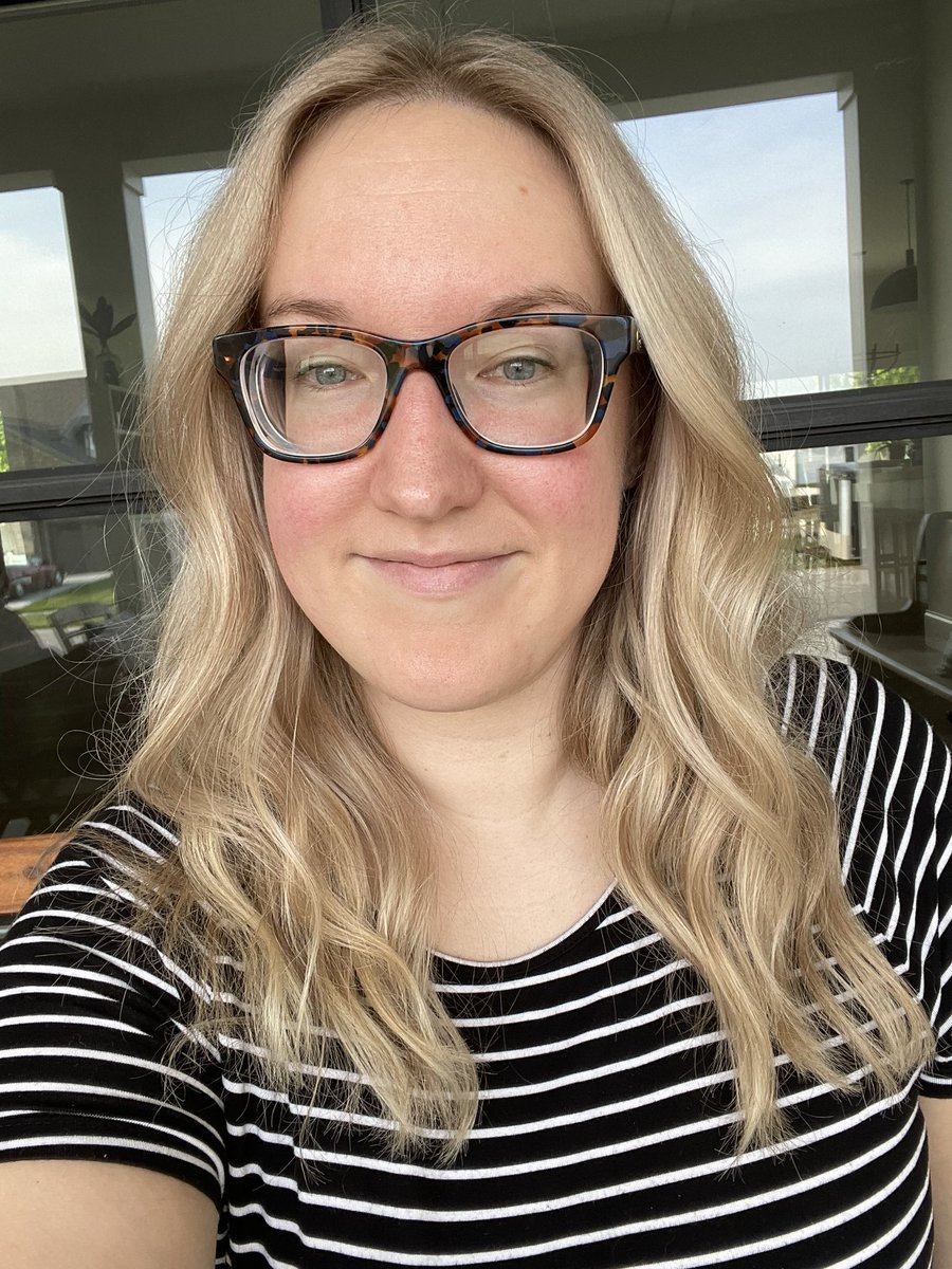ClareZimMD's tweet photo. Got my hair done and my stylist is trying to get me to move to a #middlepart not sure I can do it thought. #sidepartforever #millennials https://t.co/drq8Czofb6
