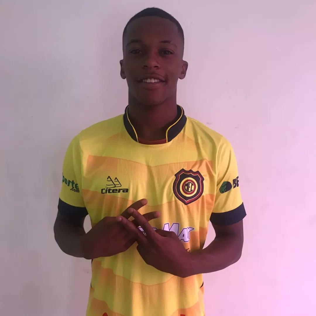 WanderPaula3's tweet photo. Estreia do novo manto +3 pontos💪🏿🙏🏿🥋 #gloria #deus #é #o #MEC #fiih #fut7 https://t.co/9d1RYW17Vz