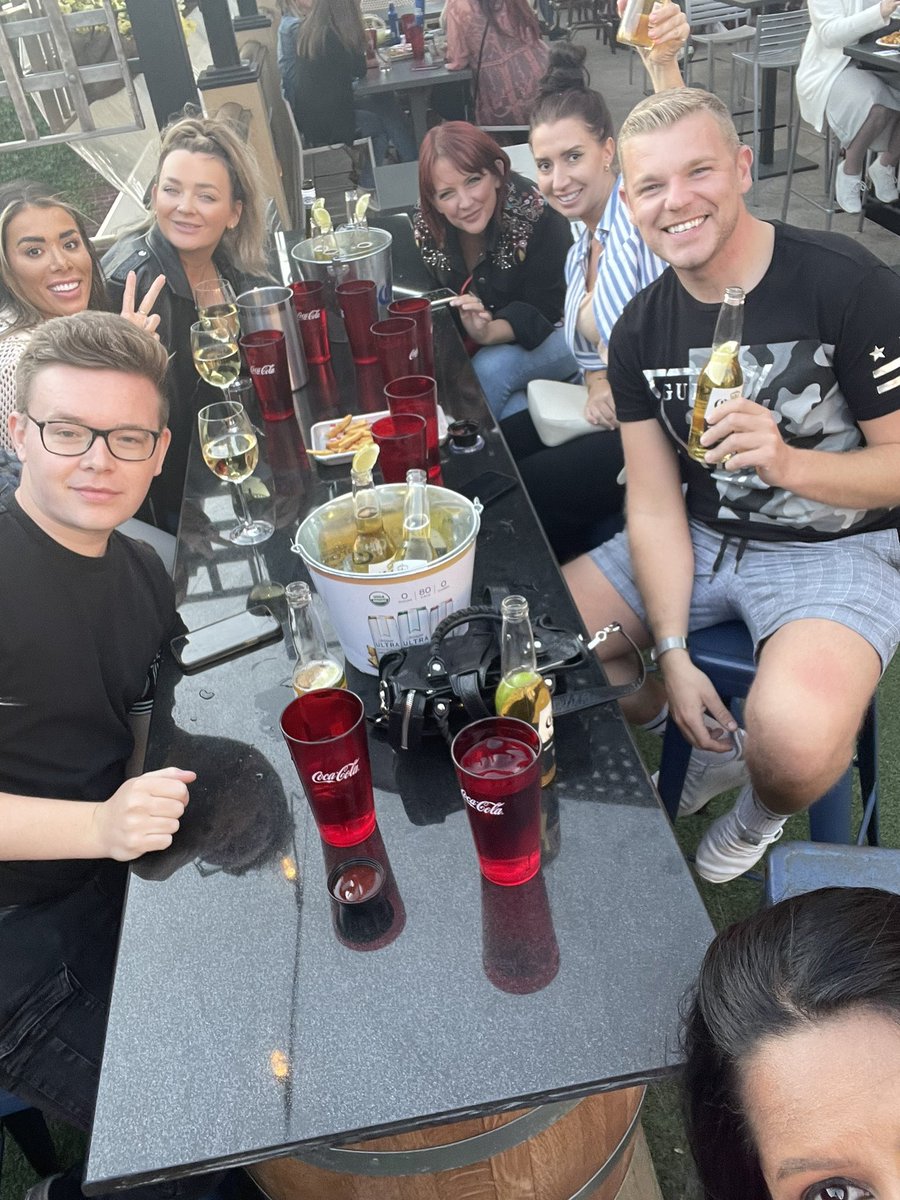 kayp11's tweet photo. @JamesArthur23  flown all the way from London to come see you https://t.co/7F7aI6Lqm0