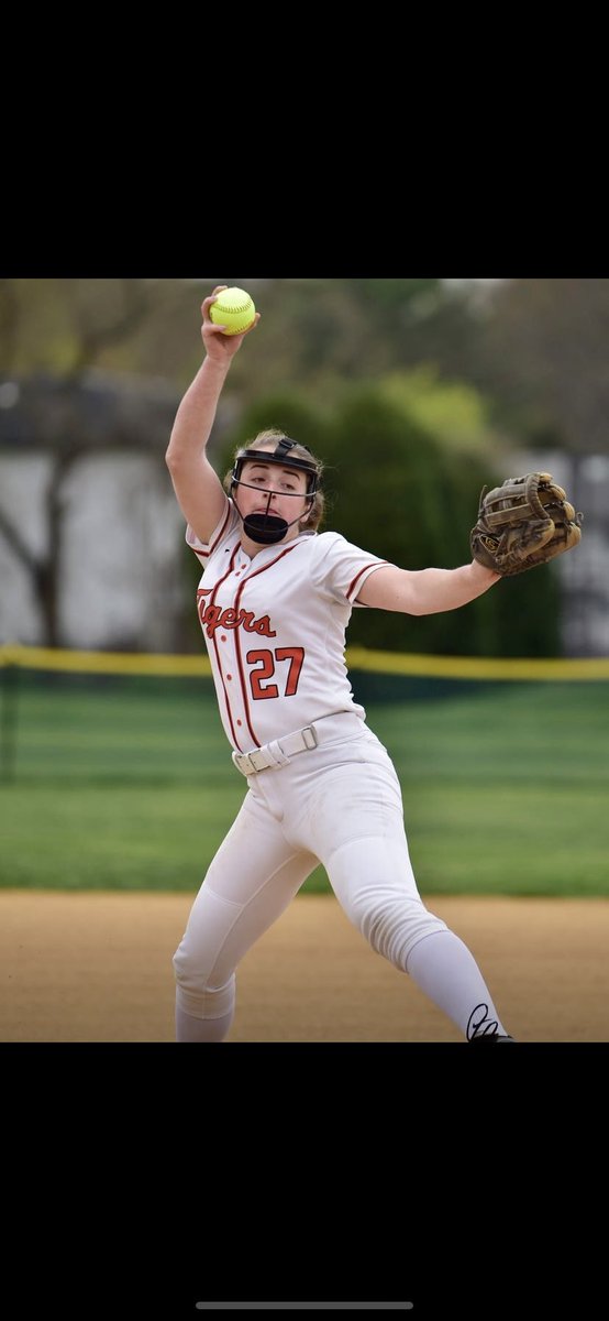 SoftballTenafly's tweet photo. What a career Claire Guitmann had. 532 strikeouts to go along with her great hitting. She was the workhorse for the Tigers the past 2 years. She will be playing at Tuffs next year. Keep it going Claire. 🐅 🥎 https://t.co/CnUKp5NwZl