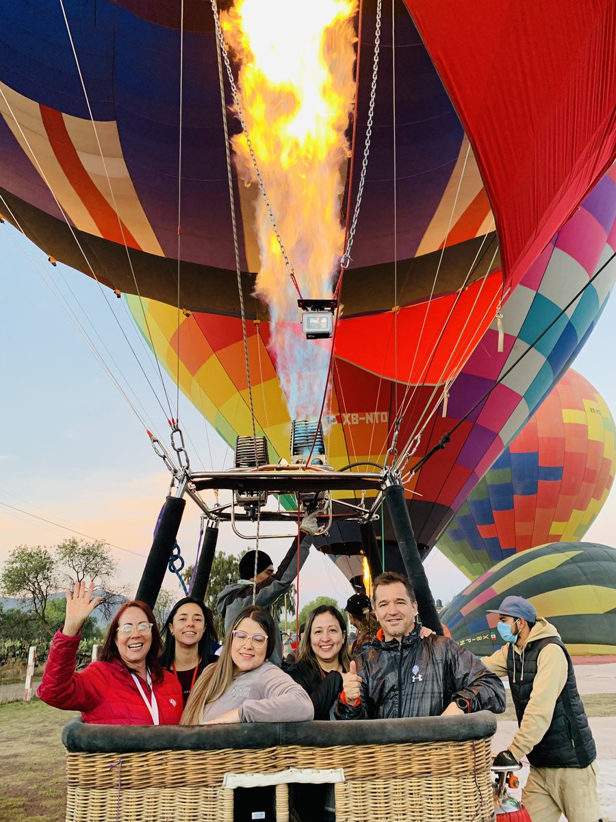 aventuryglobos's tweet photo. ¿Hace cuanto no sientes la emoción de viajar?

📲 5581405002

#vueloenglobo @globoteotihuacan #teotihuacan #hotairballoons @aventuryglobos https://t.co/l8MIrKxzfs