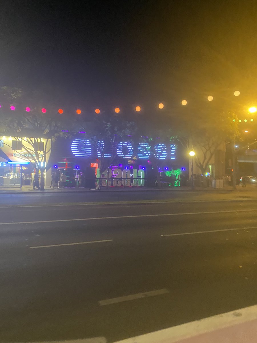 wehoCrazy's tweet photo. Last nights event @HeartWeho for #GLOSS was a success….look at the line around the corner #beatWriter lol @lovingweho @WeHoLove @wehoCrazy https://t.co/8rculeVNaK