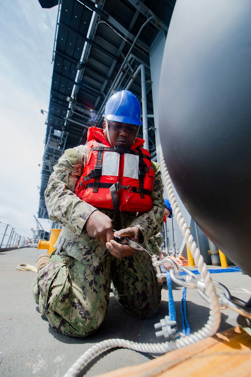 Sailors and civilian mariners assigned to expeditionary sea base ship #USSMiguelKeith prepare to launch a training mine-shape during Exercise Noble Vanguard.  
#USNavy | #alwaysready | #FreeandOpenIndoPacific