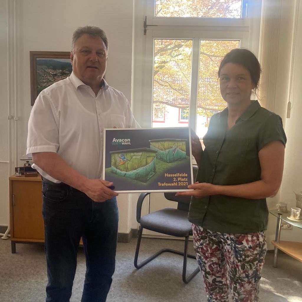 CoraLandshuter's tweet photo. Platz 2 bei unserer #Trafowahl 2021 geht an die #Trafokunst aus #Hasselfelde #Eisvogel
https://t.co/1G7KC76dgj https://t.co/W9FVh9XNux