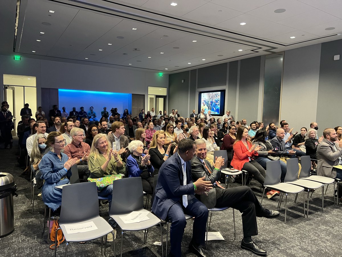1/13 I'm here at ⚕️#HealthSupernova in Dallas and it's STANDING ROOM ONLY. This place is packed! @CFHealthTech <a href="/CapitalFactory/">Capital Factory ⚙️</a> <a href="/UT_Dallas/">UT Dallas</a> @UTSWNews <a href="/BioLabsNTX/">BioLabs Pegasus Park</a> @HWildcatters