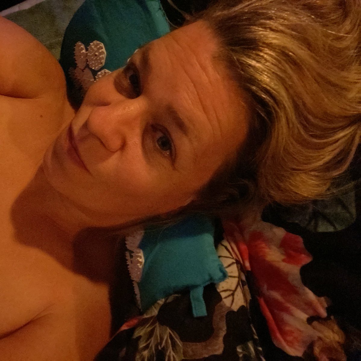 MsTiek's tweet photo. Zen op m'n matje #flowee https://t.co/psONvM43V9