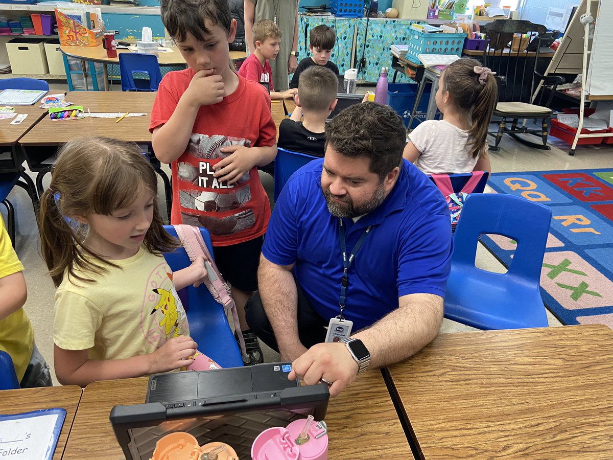 1st-grade students @MerwinMustangs are preparing for their #PBL showcase. Today they learned about presentation skills and got feedback from <a href="/jdriel/">Jeffrey Riel</a> , <a href="/WestCler/">West Clermont Schools</a>  Coordinator of Strategic Initiatives and Communication.  Thanks,  Mr. Riel, and best of luck students! #WCConnects
