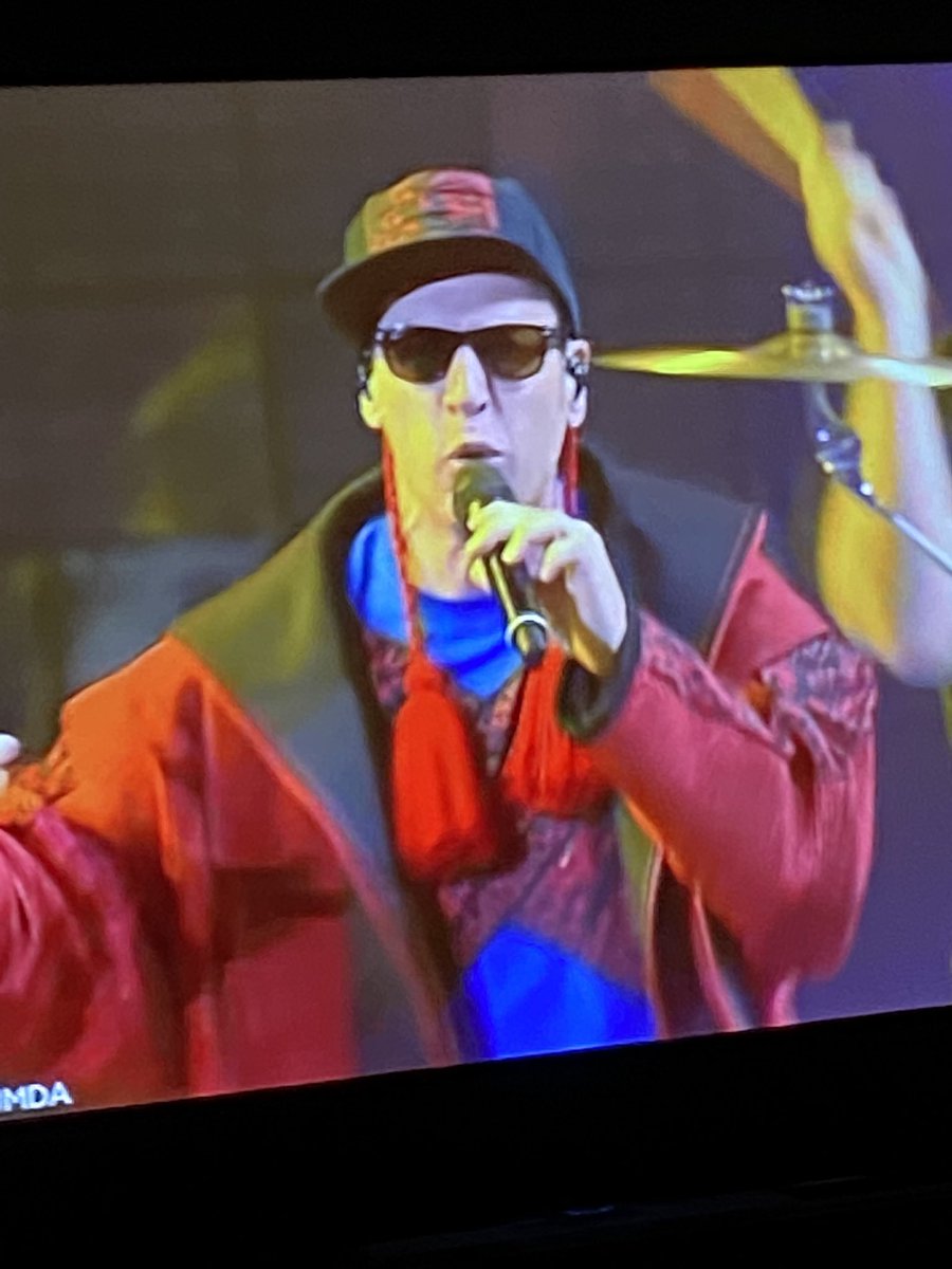 traveller70's tweet photo. Adam sandler beim esc  #Eurovision https://t.co/D4ysmRIwo2