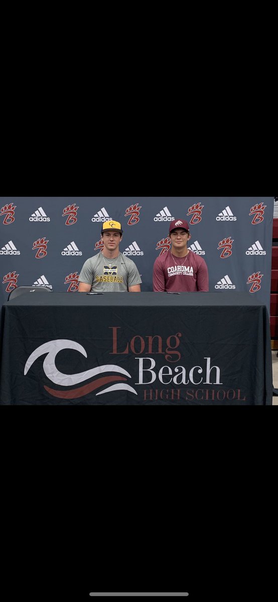 aarondaquilla's tweet photo. Done Deal.๐๐ @CoahomaB @GarrettShort16 @harrisonbu11 #signingday22 https://t.co/rkdwUo3XV3