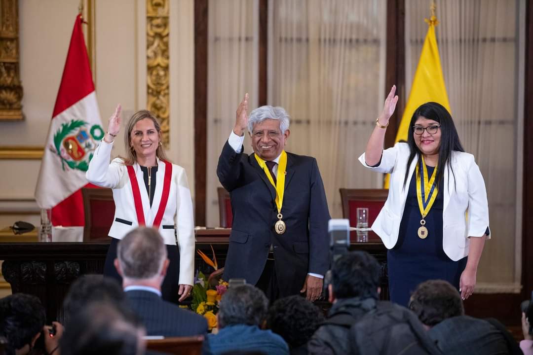 ap_sjl's tweet photo. Nuestros mejores deseos para este último tramo de la gestión municipal, que nuestros líderes históricos los guíen para trabajar por el bien de nuestra ciudad 🏙

Adelante Miguel Romero 🙋‍♀️🙋‍♂️🇵🇪
Adelante Jheydi Quiroz 🙋‍♀️🙋‍♂️🇵🇪
#AcciónPopular #MunicipalidadDeLima #Juramentación https://t.co/DrkcTAtsWx