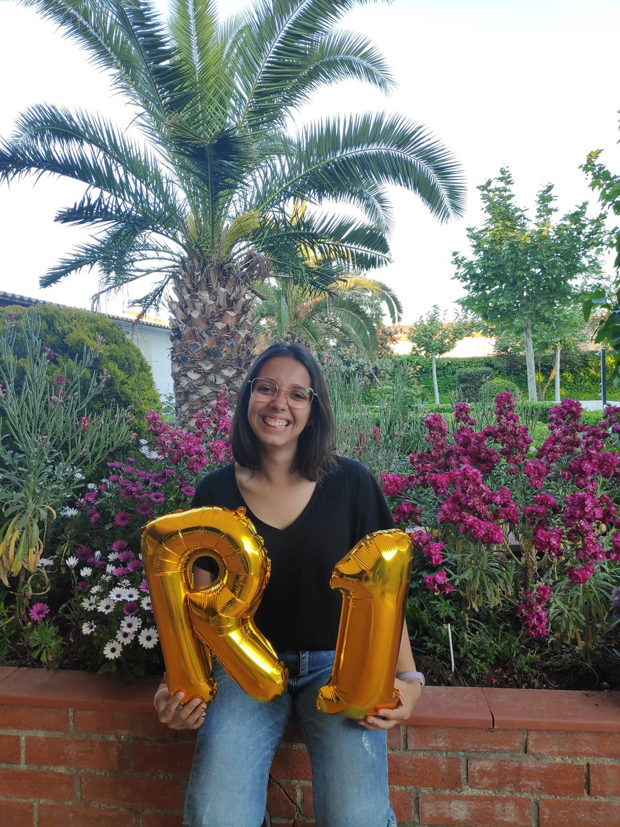 MariaaMora25's tweet photo. Y para sorpresa de nadie... ✨ Nueva R1 de Medicina de familia y comunitaria en La Princesa ✨ No puedo estar más feliz ☺ https://t.co/rdsL3kwPk5