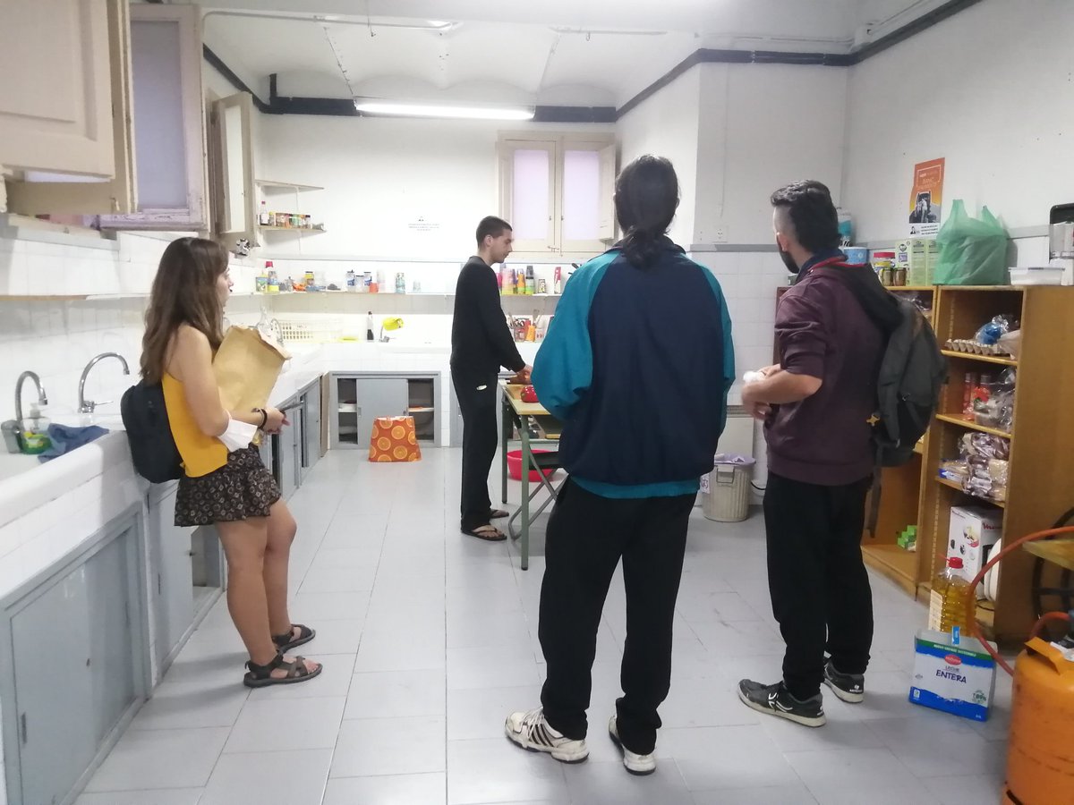 escoletamataro's tweet photo. ⚜️ Avui les companyes del @aeantonicomas han vingut a visitar-nos i conèixer el nostre projecte! Moltes gràcies companyes! https://t.co/wEb5BDPJTj