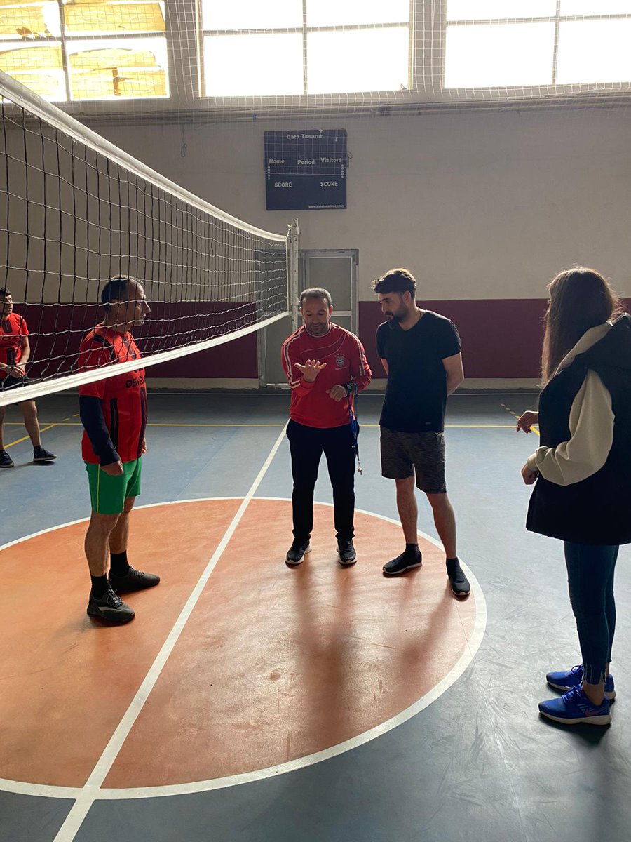 GenclikMedya's tweet photo. Özalp kaymakamlığı ve Özalp belediyesi desteği ile Özalp halk eğitim merkezi kordinatörlüğünde kurumlar arası voleybol turnuvası düzenlenmiştir. Gençlerimize başarılar dileriz.
@kasapoglu
@ercanagar 
@cihanmerall 
@atac_tekin 
@Ozalpgovtr @ozalphalkegitim @genclik_ozalp https://t.co/lVPxKqGjdF