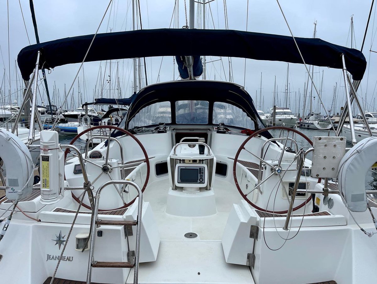 Lovely day out on the water #sailing with <a href="/LYCevents/">LYC Events</a> today with a great family on board. More of that please!