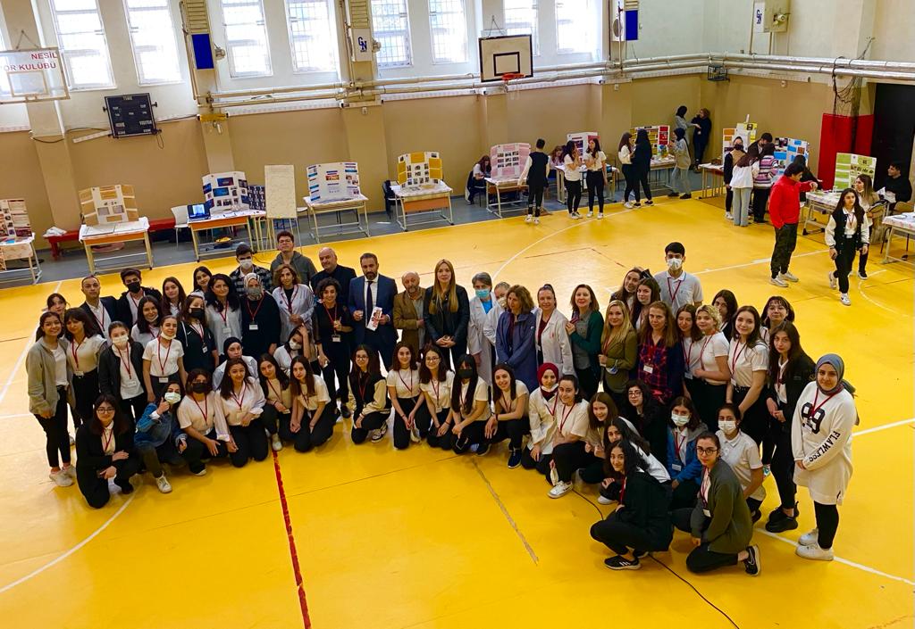 hamidiye_t's tweet photo. Okulumuz Şişli Hamidiye Etfal MTAL TÜBİTAK 4006 Bilim Fuarı açılış törenine Şube Müdürümüz Sn. Soner Polat, idareci ve öğretmenlerimiz ile öğrencilerimiz katıldılar. Etkinlikte emeği geçen herkese teşekkür ederiz. 

@tcmeb 
@istanbulilmem 
@sevgiyucell 
@sonerpolat36 https://t.co/769V03UczE