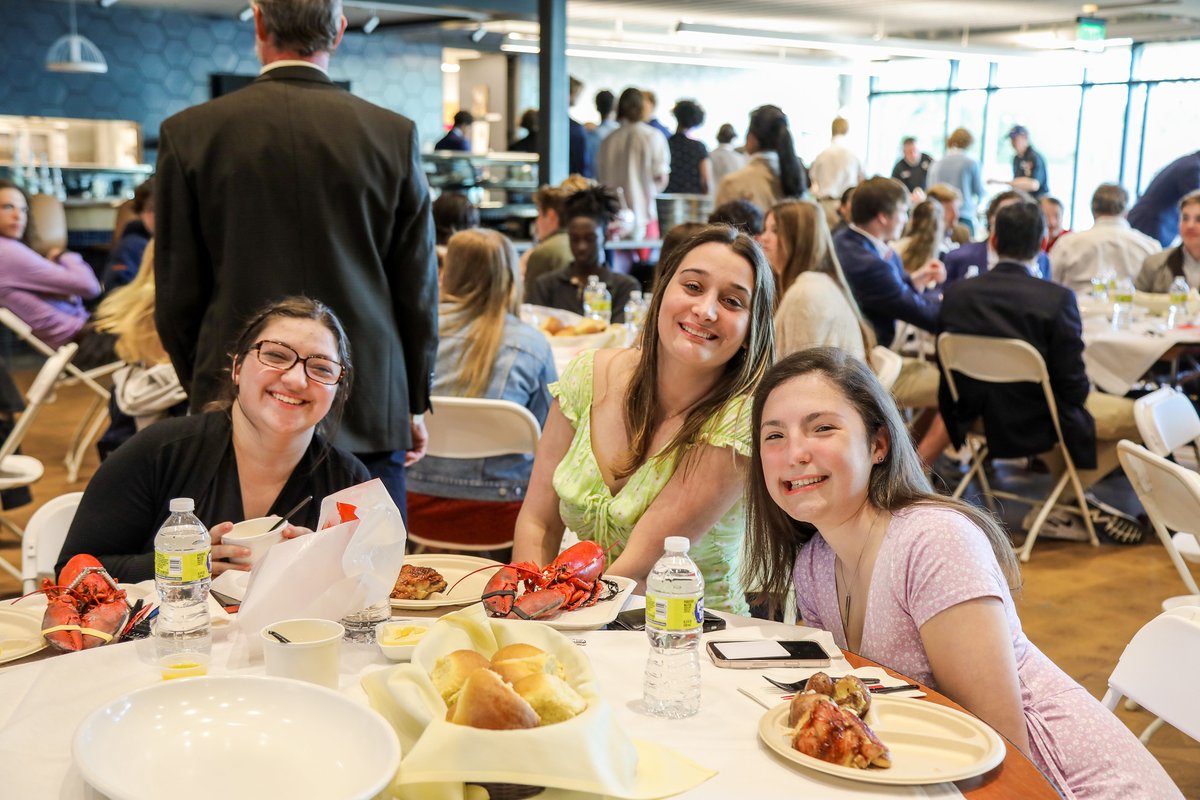 BrewsterAcademy's tweet photo. Celebrations for the Class of 2022 kicked off last week in Grayson Student Center with our annual Future Alumni Dinner. Special thanks to Alexis Pappas ’88 for generously donating the lobster! More photos here: https://t.co/YCLDgdqknq 

#BrewsterAcademy  #BrewsterAlum https://t.co/5YOlW39cXW