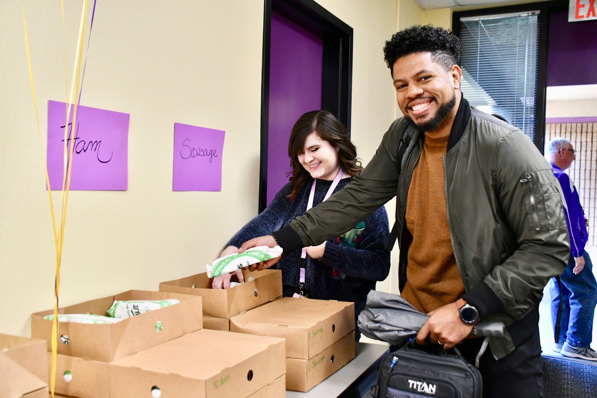 WVUSD_Tweet's tweet image. WVUSD Thinks You’re T-RRIFIC! Supt. Dr. Taylor, Board Member Helen Hall &amp;amp; Team celebrate Staff Appreciation Week at @DiamondBarHS1 today with breakfast burritos and t-shirts. #WVUSD52 #ReconnectRestoreReimagine