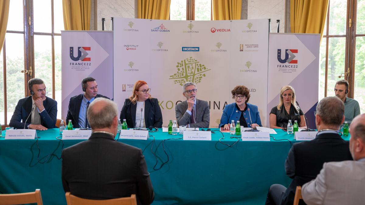 InstitutVeolia's tweet photo. Dinah Louda -President of the Veolia Institute, attended the Ekoopstina’s press conference at the French Embassy of Belgrade to launch the contest. 
🏆Good luck to all participants!
#ecologicaltransformation #sustainableworld  #cities #renovation #sustainabledevelopment https://t.co/OV6PwUKP7f